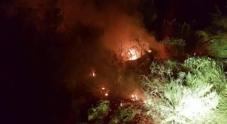 حريق كبير بمنطقة صف الهوا في مدينة بنت جبيل
