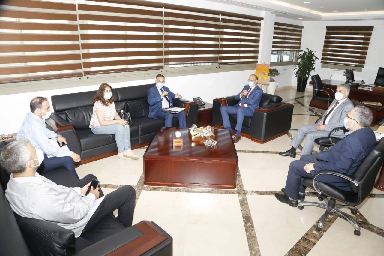 حسن نوه بقرار دفع بدلات الأطباء ومستحقات المستشفيات