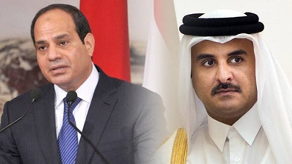 السيسي يتطلع لتعزيز التعاون مع قطر وتميم يوجه دعوة له لزيارة الدوحة