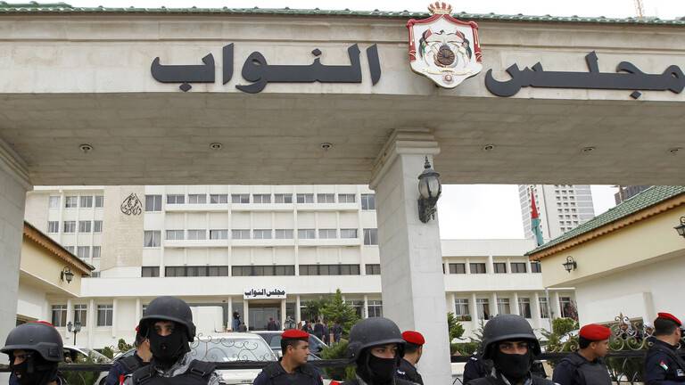 مجلس النواب الأردني يجمد عضوية النائب أسامة العجارمة