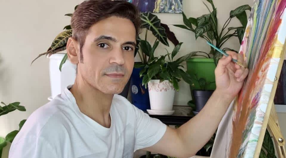 أحمد المعمري فن سكب الأكريليك من الفنون العلاجية