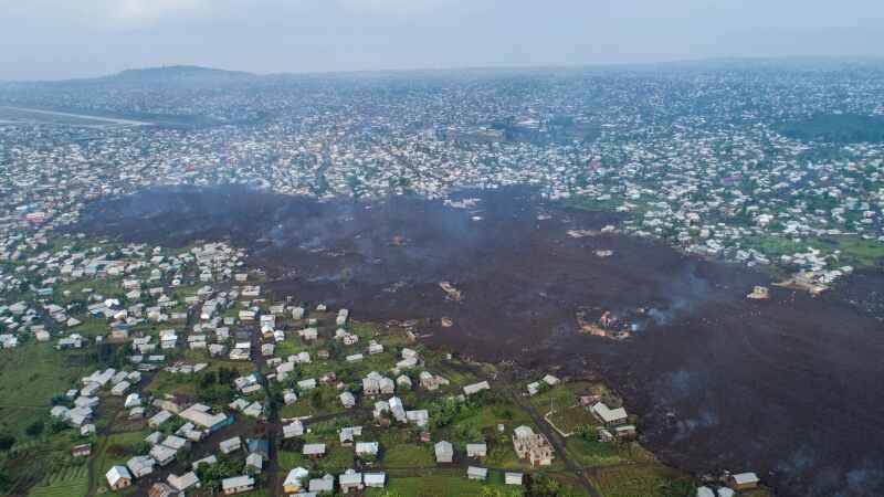 لقطات جوية لقرى مغمورة تحت حمم بركانية جراء ثوران بركان في الكونغو