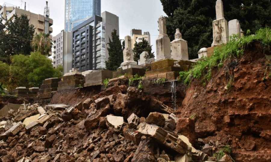 مجهولون حطّموا صلبان المدافن في السوديكو