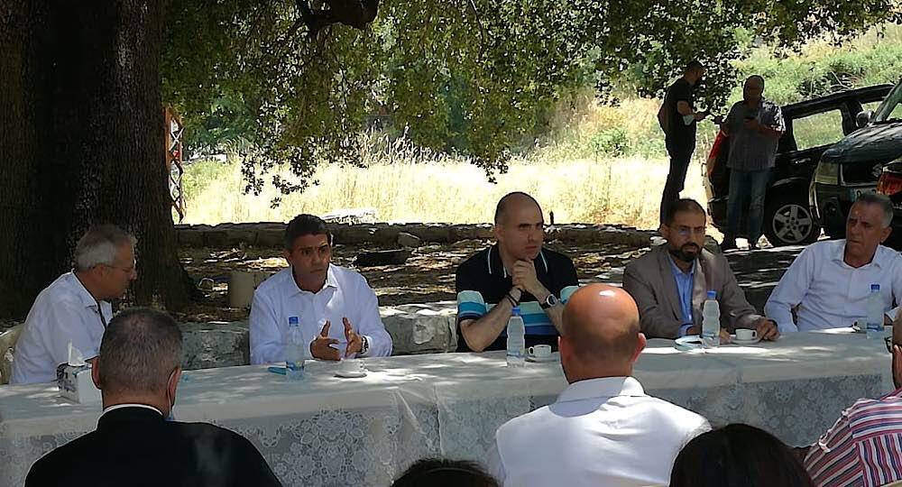 الحواط ولحود من حاقل يطلقان لجنة لمكافحة حشرة الصندل