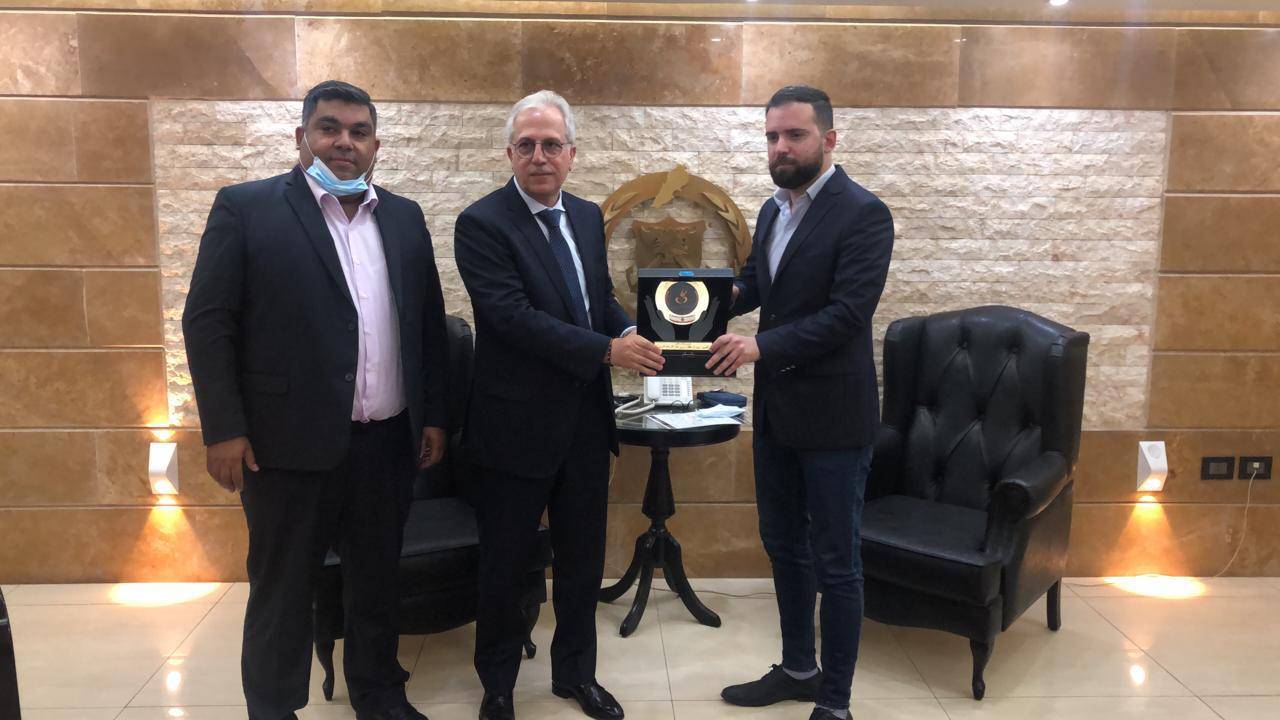 وفد من مؤسسة المجبر زار المدير العام للدفاع المدني