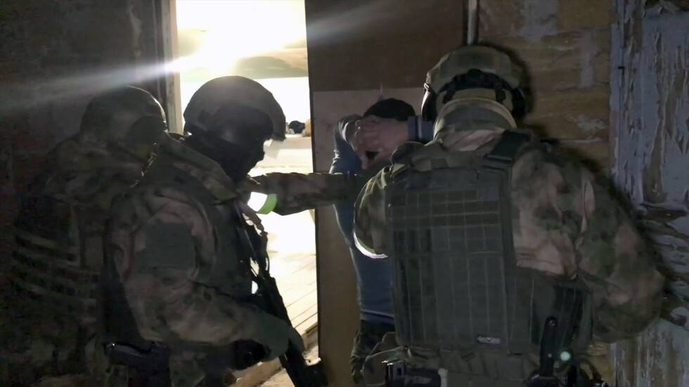الأمن الروسي يفكك خلية لجماعة أوكرانية متطرفة تتبع إيديولوجية عمليات القتل الجماعية