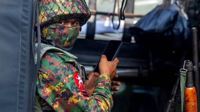حكومة الظل في ميانمار تستعرض قوة مسلحة جديدة