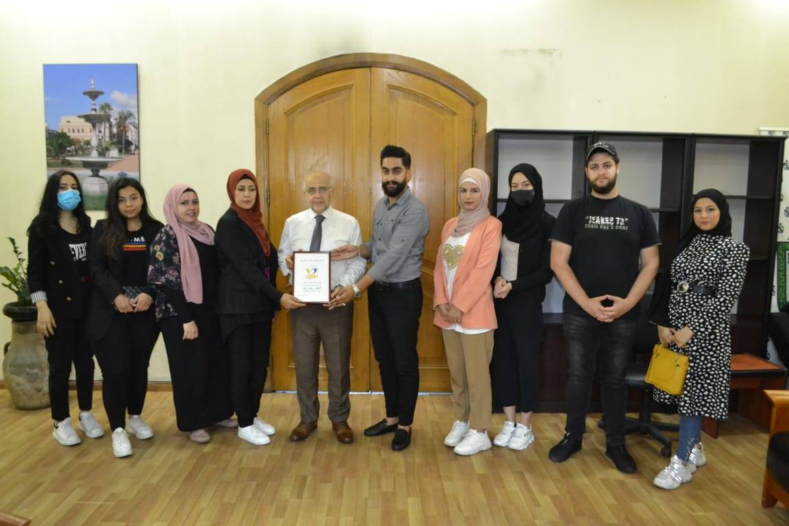 يمق تابع مع زواره أوضاع الملاعب الشعبية وشؤونا طبية وخيرية