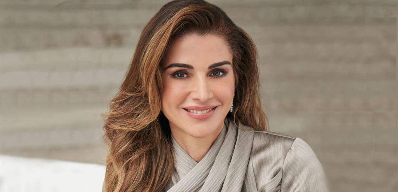 الملكة رانيا تتألق بالعباءة التقليدية.. شاهدوا كيف بدت (صور)