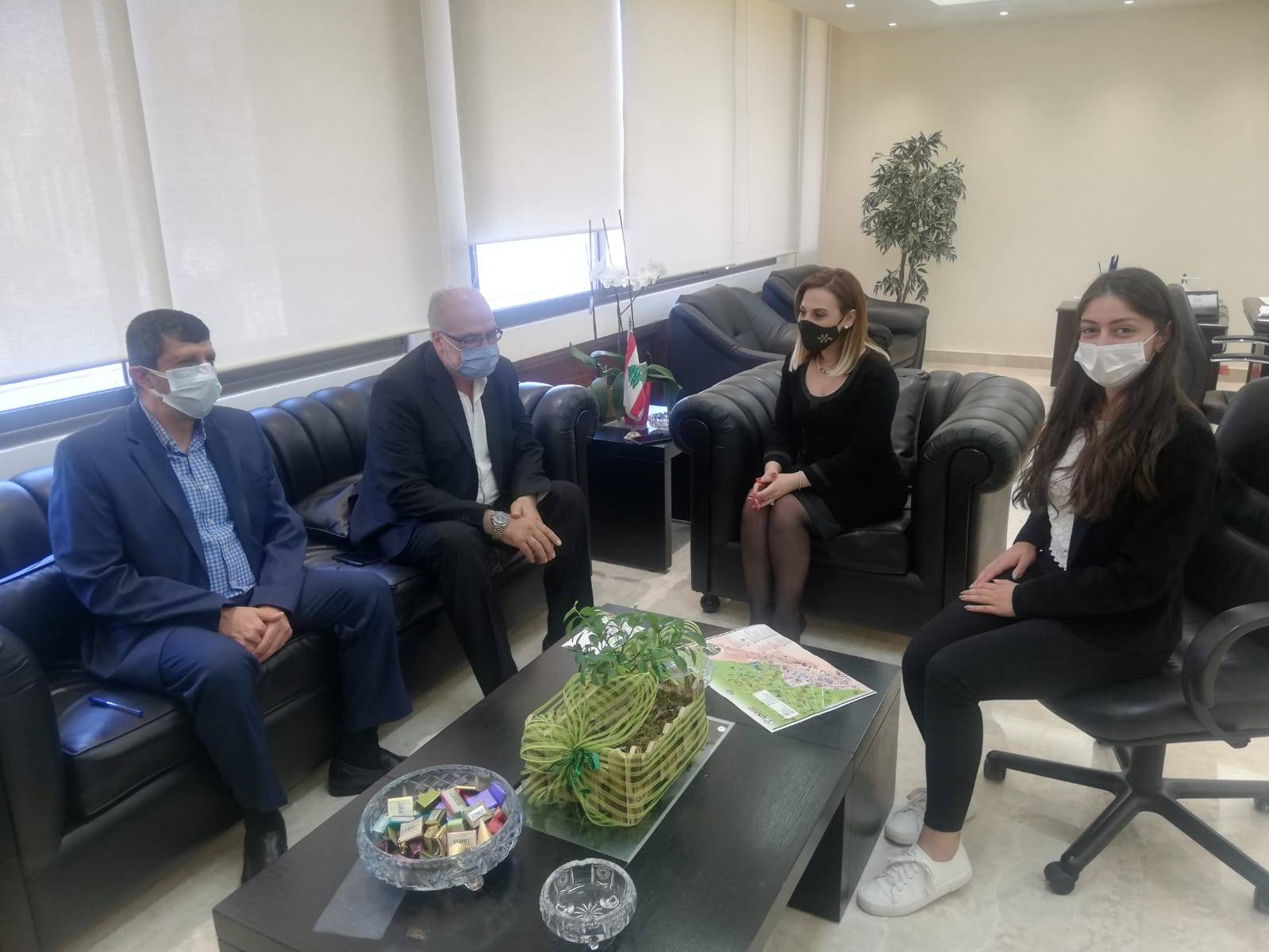 أوهانيان استقبلت رئيس بلدية عنجر ونائبه