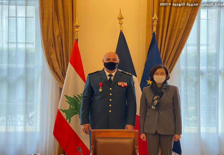 باريس : قائد الجيش  «حالة خاصة» ؟!!