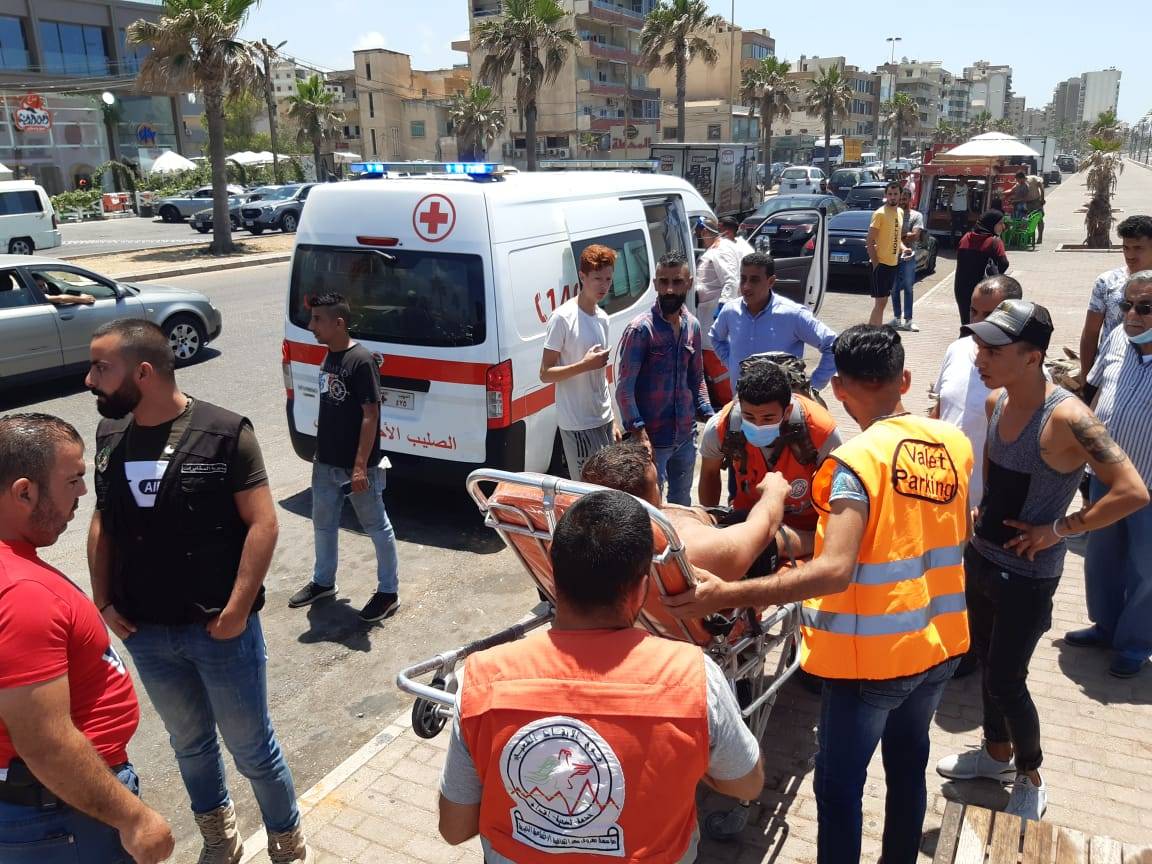 إنقاذ خمس أشخاص بعدما أوشكوا على الغرق في بحر مدينة صيدا