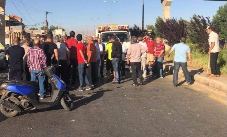 اهالي تمنين التحتا قطعوا اوتوستراد رياق
