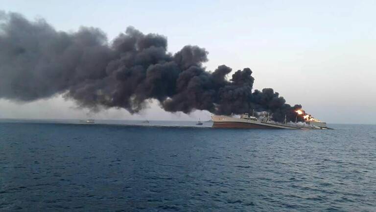 إيران تكشف عن عدد المصابين جراء غرق أكبر سفينة دعم لوجيستي لها