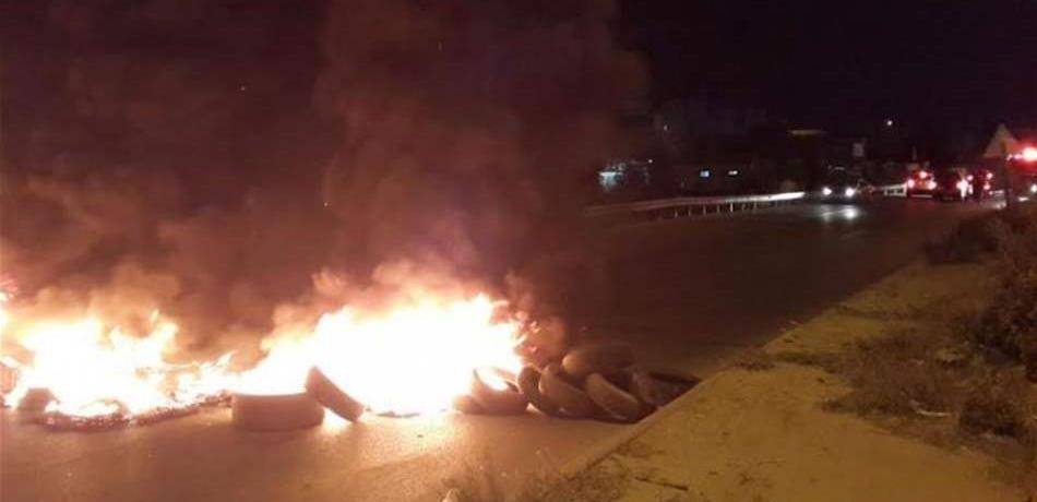 اشعال النيران بالاطارات عند تقاطع ايليا فجرا