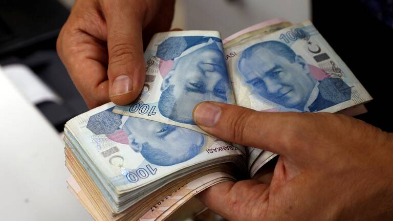 الليرة التركية في أدنى مستوياتها منذ 3 أشهر أمام الدولار