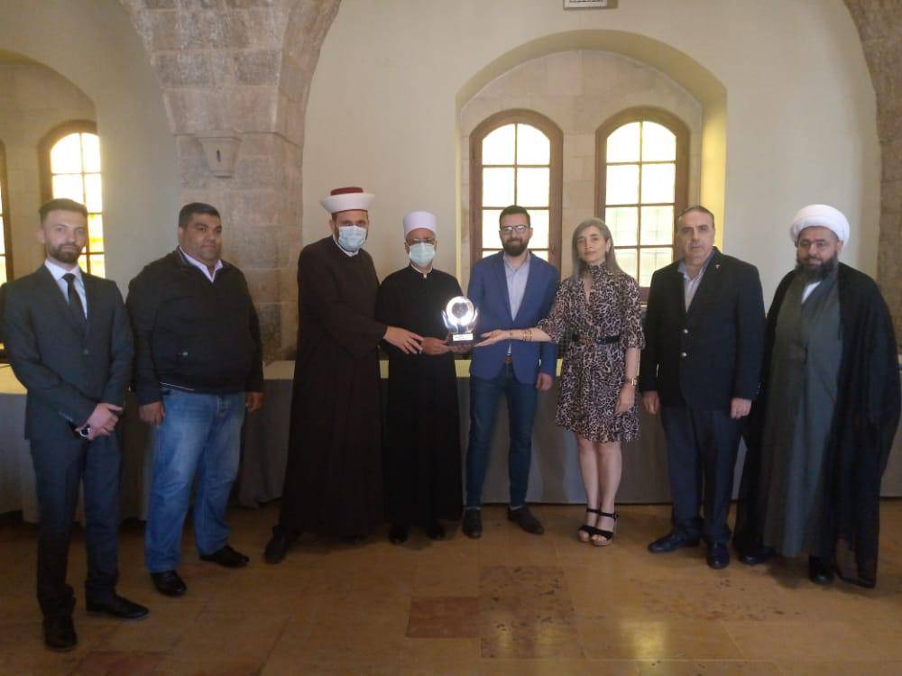 مؤسسة المجبِّر الإجتماعيّة كرّمت الشيخ نظام بو خزام