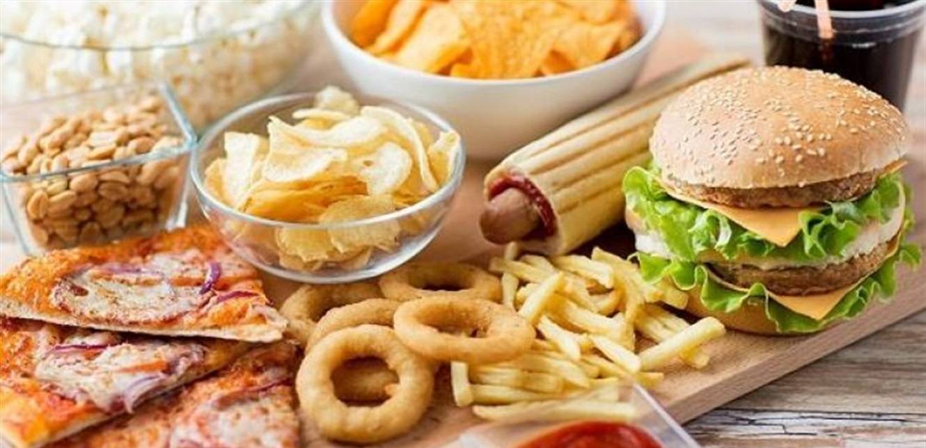 الوجبات السريعة خطر على صحة الأطفال