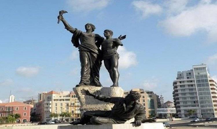 محتجون قطعوا الطريق في ساحة الشهداء رفضا لتوقيف ناشطين