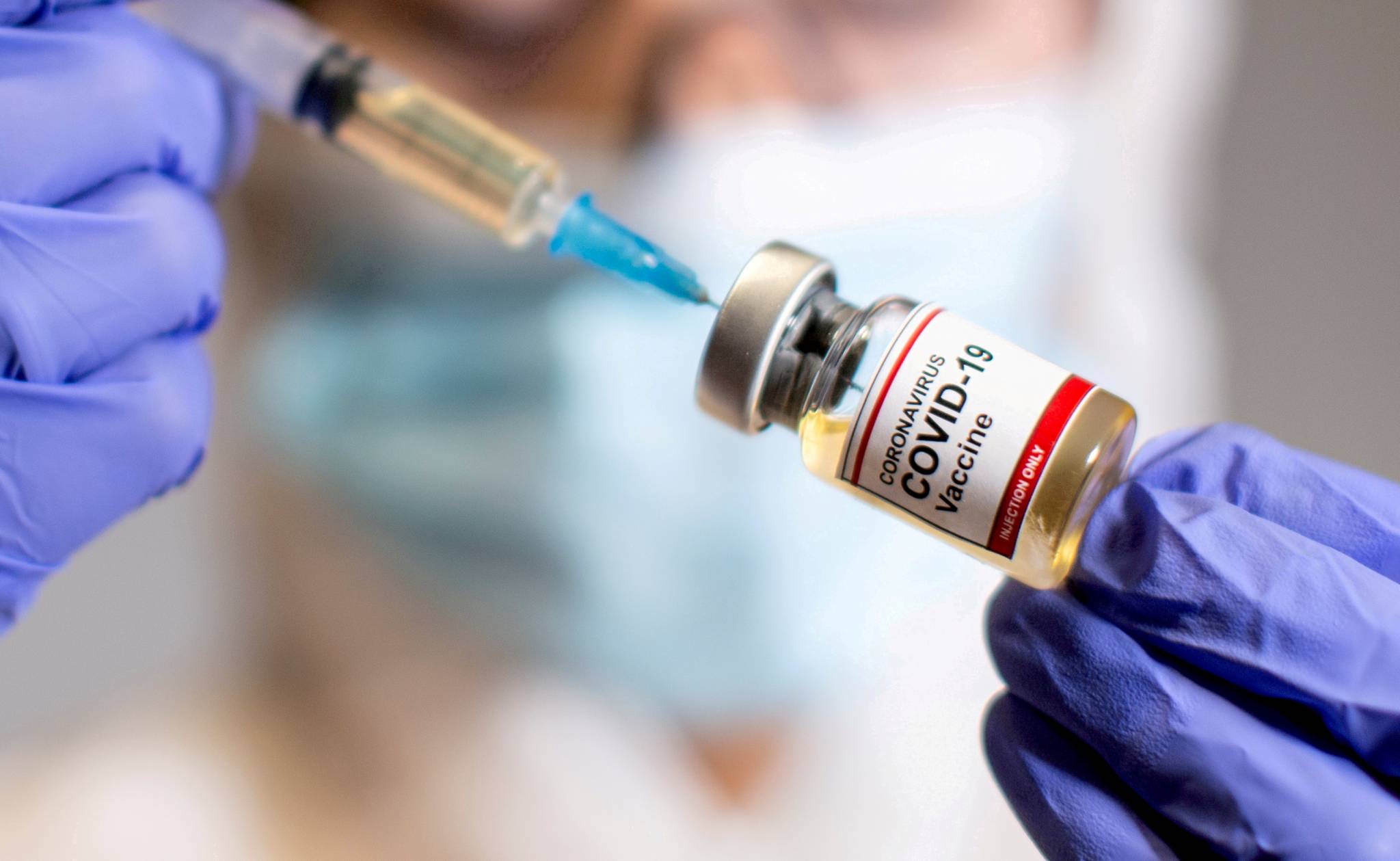 هل يسبب لقاح كوفيد 19 الوفاة بعد سنة من التطعيم به؟