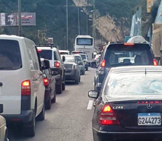 تحذير: تسرب مادة المازوت على اوتوستراد ‎شكا