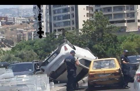 جريح بانقلاب سيارة في جسر الباشا