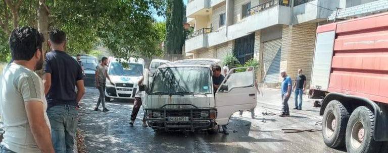 حريق داخل "فان" والدفاع المدني يتدخل