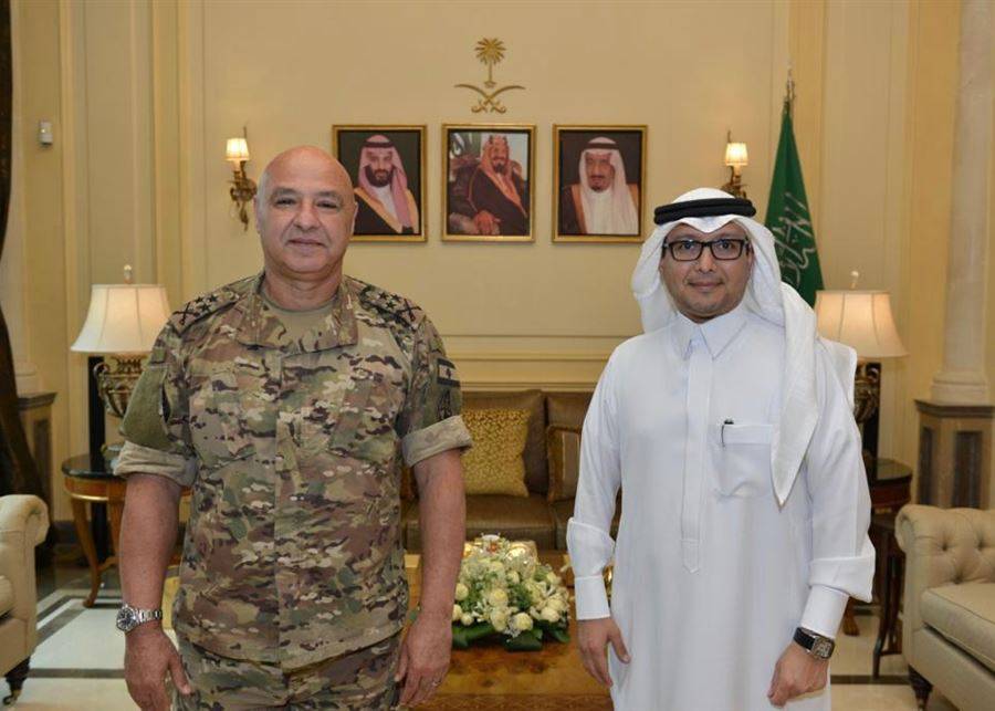 قائد الجيش في منزل السفير السعودي