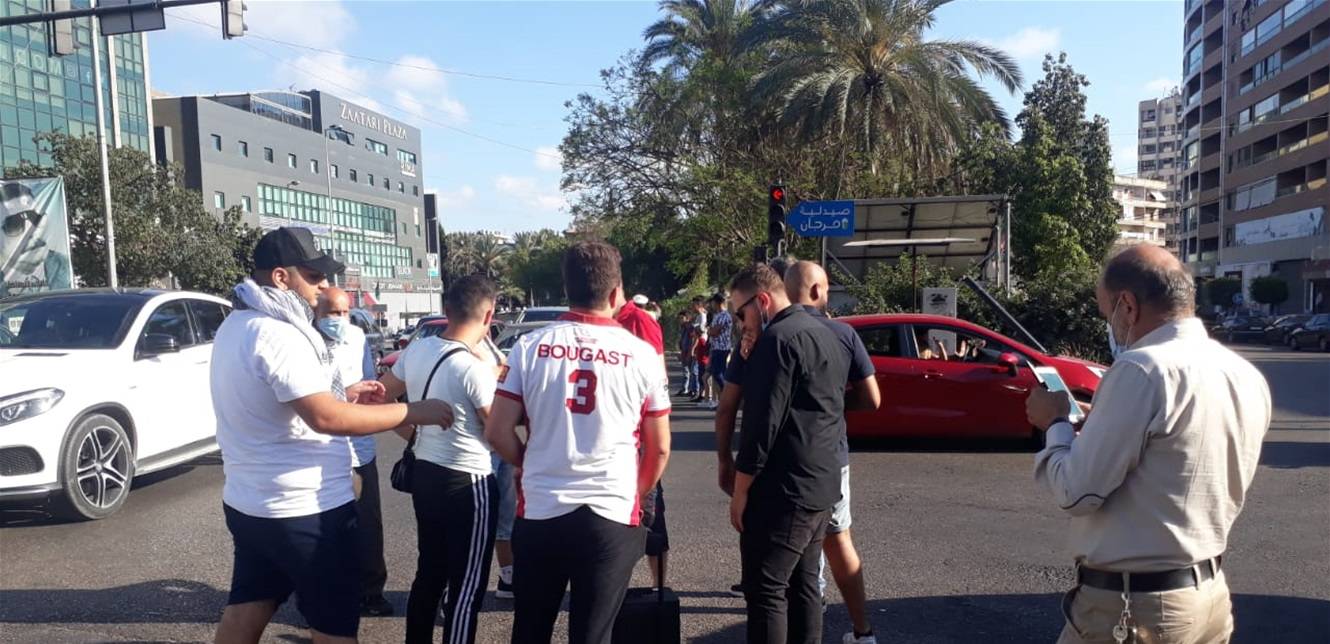 تجمّع لمحتجين في صيدا احتجاجا على تردّي الأوضاع