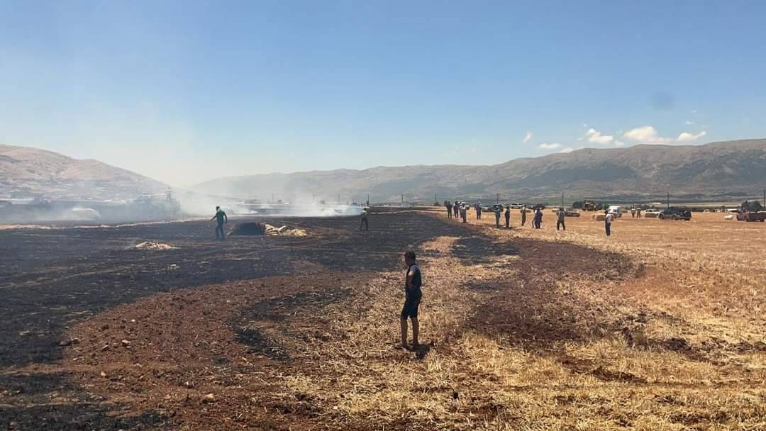 حريق في سهول القمح بين غزة وجب جنين