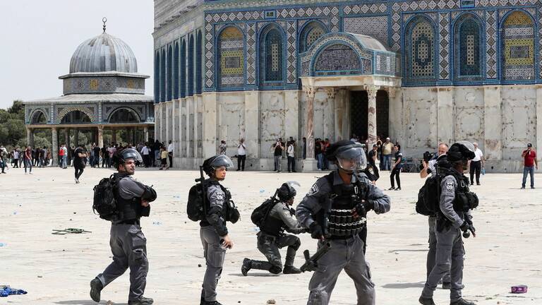 شرطة الإحتلال تعتقل فلسطينيا يوزع عصير "انتفاضة القدس"