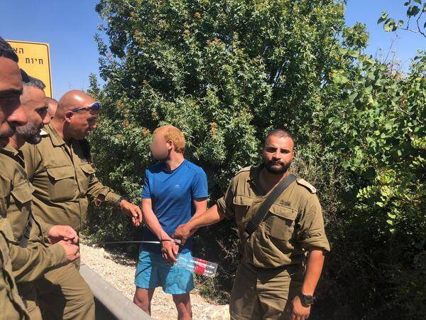 مطاردة استمرت 18 ساعة... الجيش الإسرائيلي يعتقل شخصين تسللا من لبنان