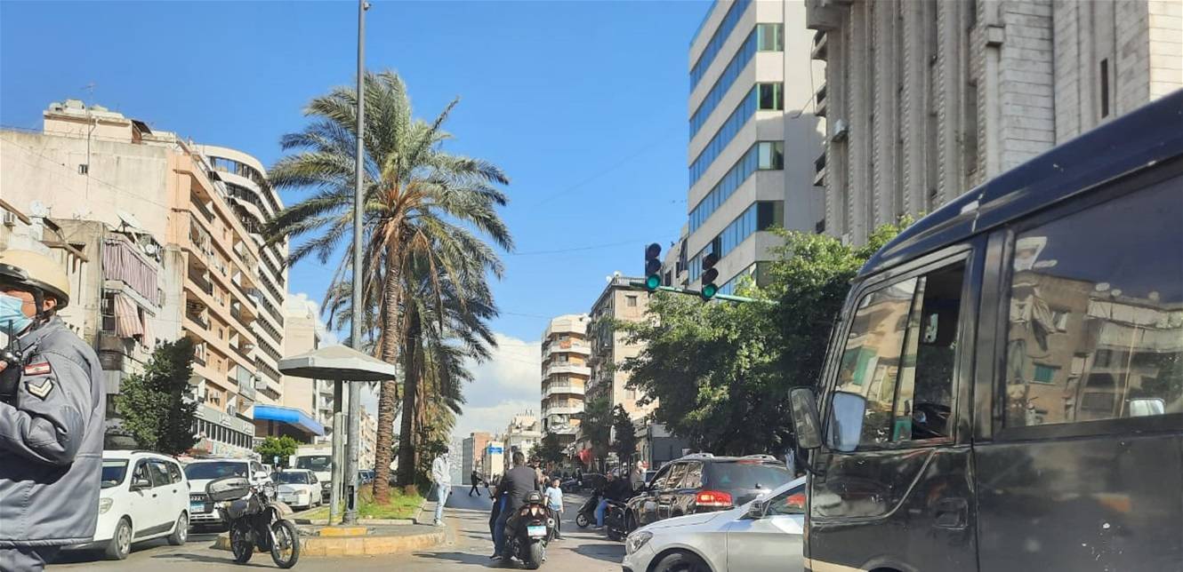 قوى الأمن أعادت فتح طريق المزرعة