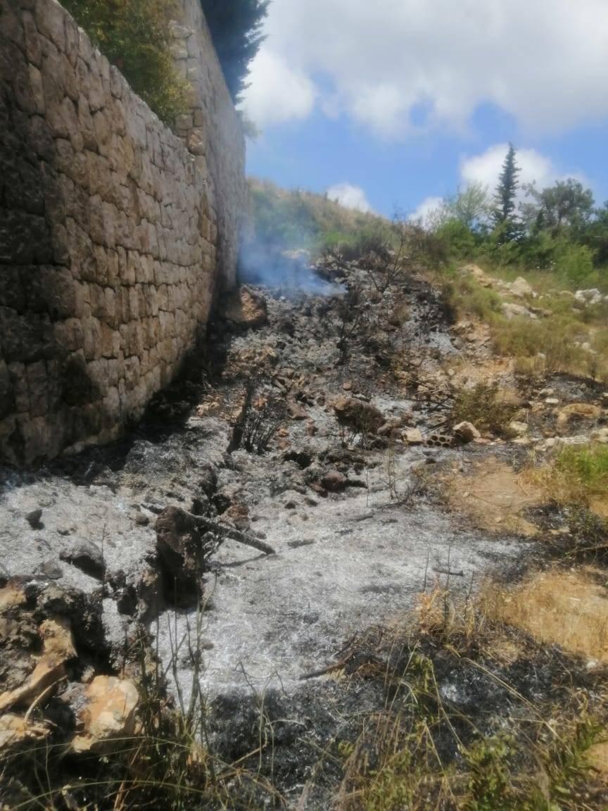 بالصورة... اخماد حريق في سوق الغرب