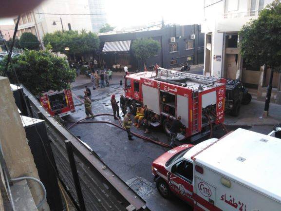 فوج اطفاء بيروت سيطر على حريق مبنى سكني في الجميزة
