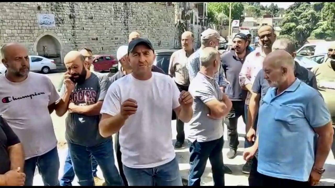 اعتصام لمربي الابقار في سرايا بيت الدين