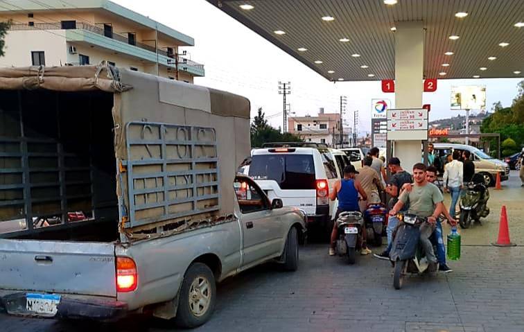 بالفيديو.. اشكال على خلفية الاولوية لتعبئة البنزين