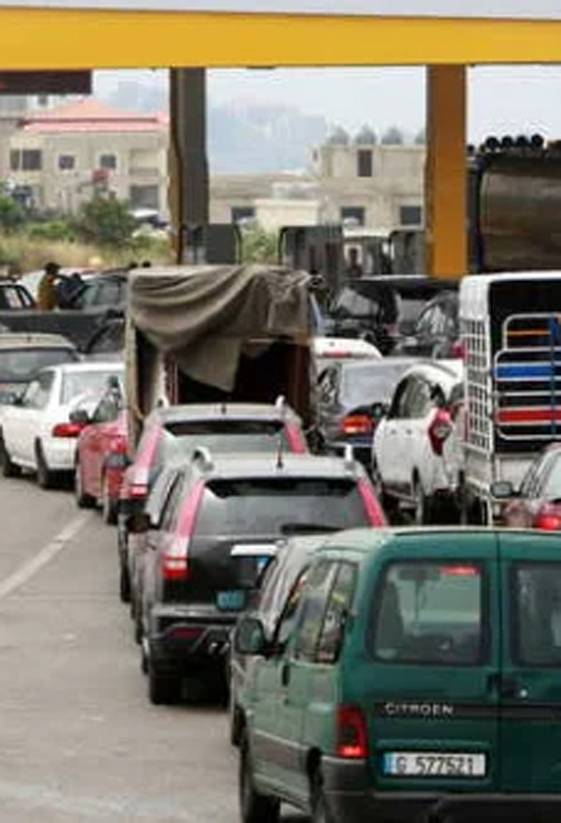 «الواسطة حتى في تعبئة البنزين بهالبلد» ... والدولة غائبة!