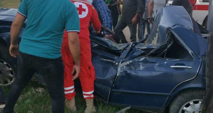 قتيل وجريحان في اصطدام سيارة بحائط