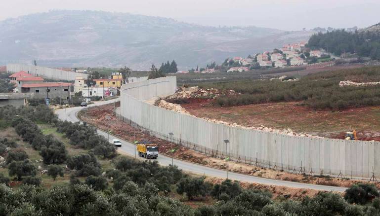 جولة لقوى وشخصيات عربية عند الحدود مع فلسطين