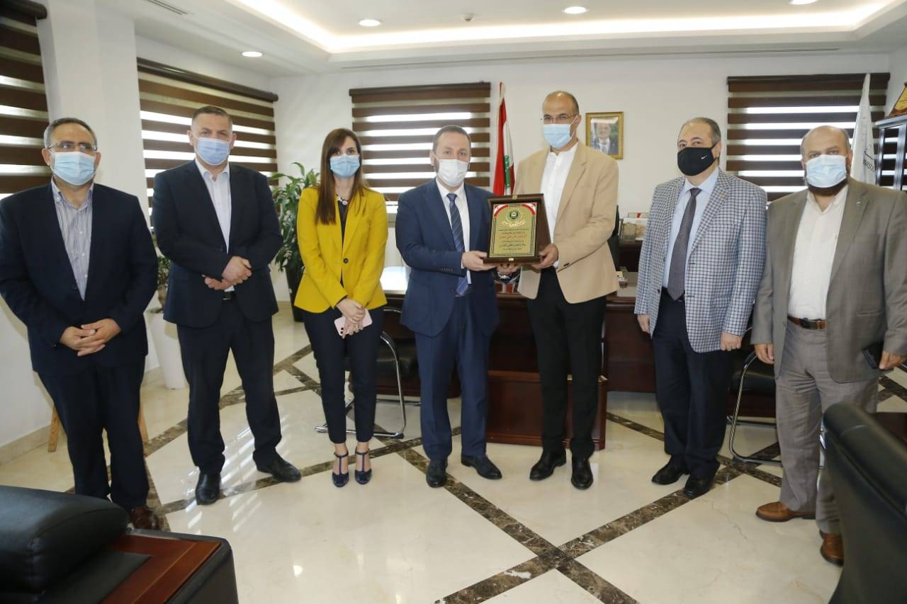 حسن  استقبل وفدا من جامعة الجنان