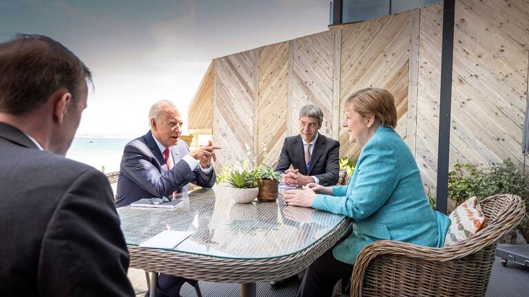 ميركل تبحث مع بايدن على هامش G7