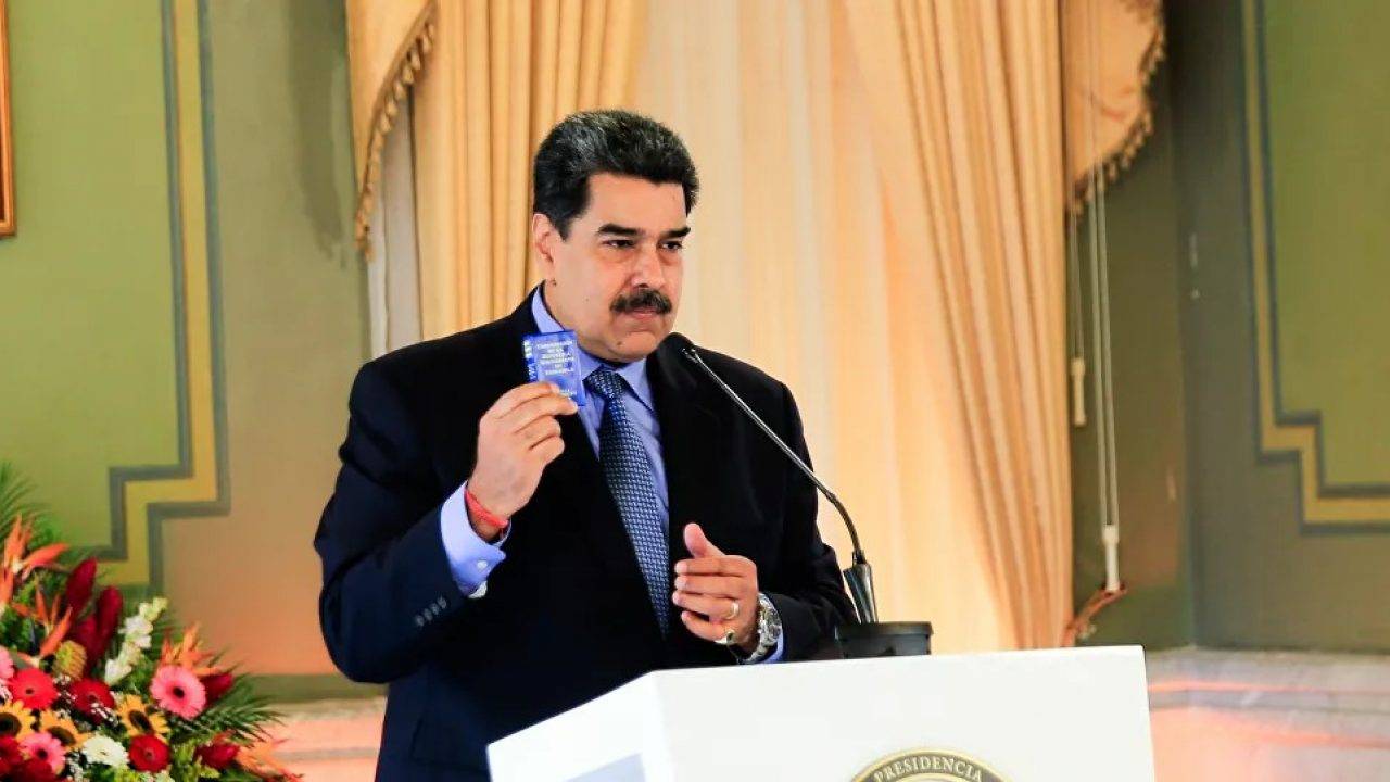مادورو يصف تجميد أميركا أموال بلاده المخصصة لـ"كوفاكس" بالـ"سرقة"