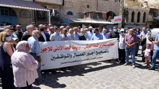 بالصّورة: بدء التحرّكات أمام نقابة الصيادين في صيدا