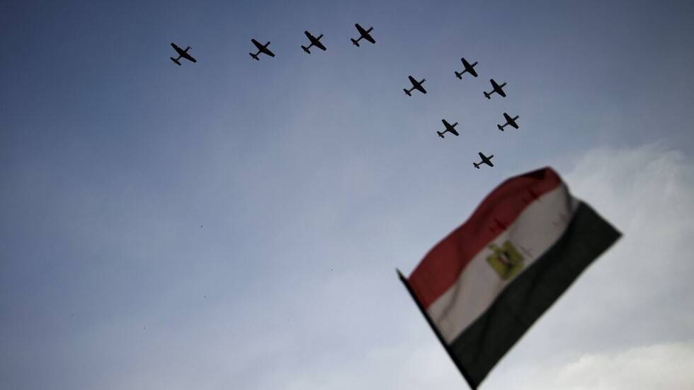 استطلاع: توقعات بأن يبقي المركزي المصري على أسعار الفائدة دون تغيير