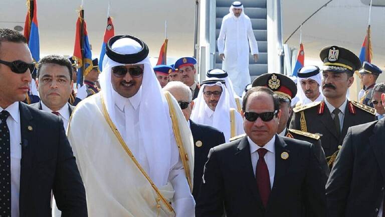 السيسي يدعو أمير قطر لزيارة مصر 