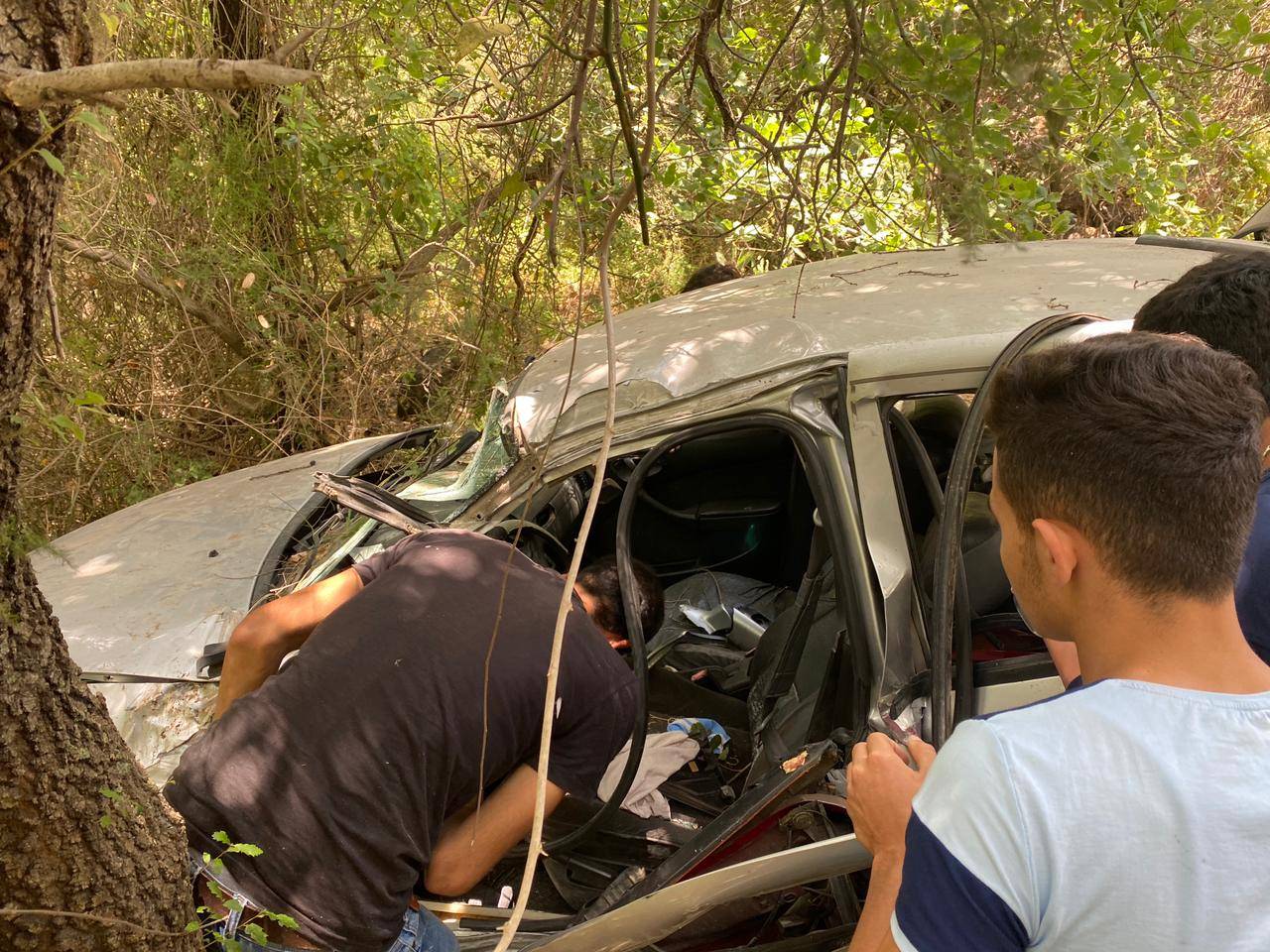 إصابة سيدة بانحراف سيارتها على طريق عام القبيات