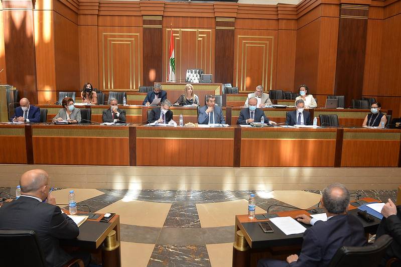 تشكيل لجنة لدراسة البطاقة التمويلية