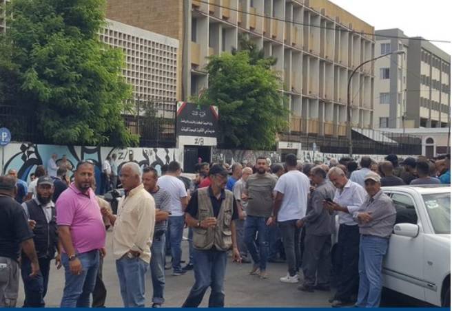 تحت شعار "حكومة إنقاذية"... الشارع يتحرّك