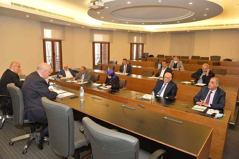 «فرعية الصحة» ناقشت حقوق العاملين في الاستشفاء